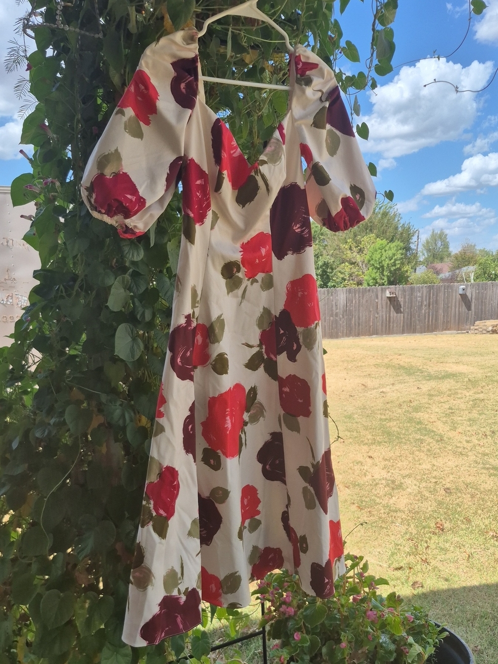 Kate Spade NewYork "JustRosy BeauMidi Dress"Empire Waist,Sweetheart Neck.  Sz.4.